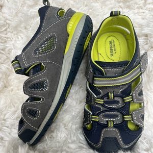 Surprize by Stride Rite Sandals, size 9 little kid